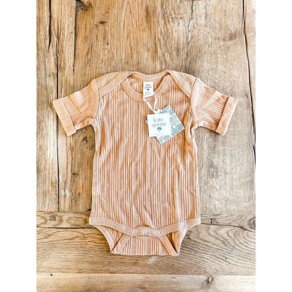 NWT! Kate Quinn Ribbed Rolled Short Sleeve Bodysuit Size 6-12M - Picture 1 of 3